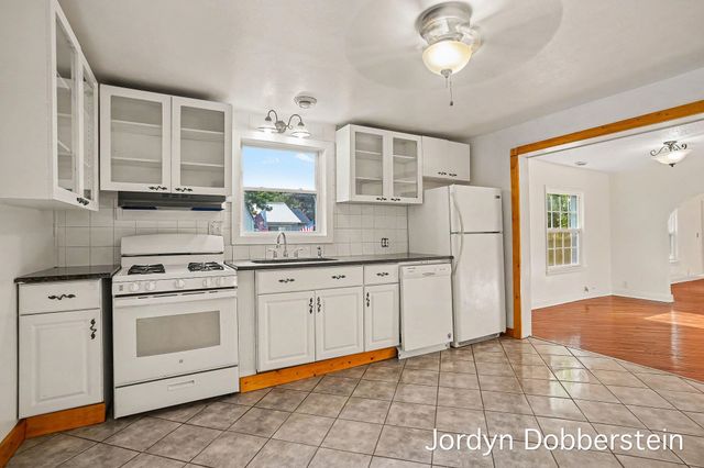 1234 Langeland Avenue, Muskegon, MI 49442