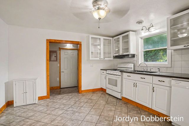 1234 Langeland Avenue, Muskegon, MI 49442