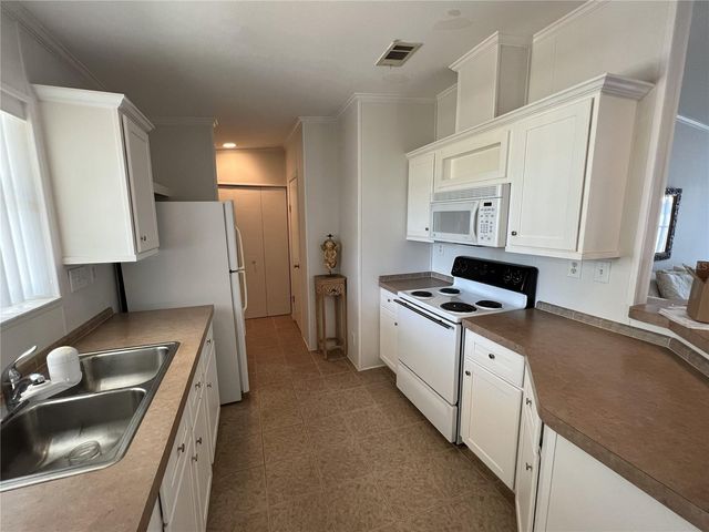 8428 REGAL WAY, Palmetto, FL 34221