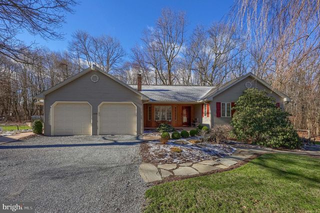1624 SPRINGVILLE RD, New Holland, PA 17557