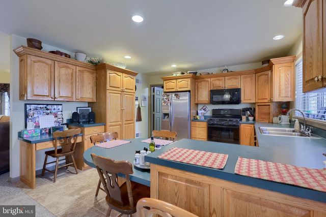 1624 SPRINGVILLE RD, New Holland, PA 17557