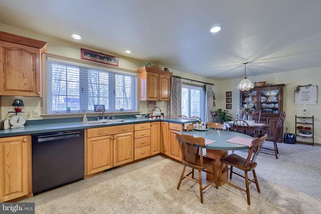1624 SPRINGVILLE RD, New Holland, PA 17557