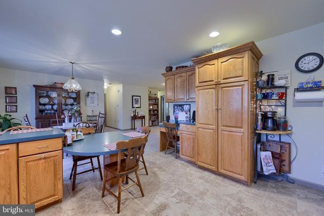 1624 SPRINGVILLE RD, New Holland, PA 17557