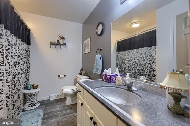 1624 SPRINGVILLE RD, New Holland, PA 17557