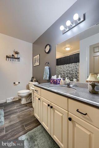 1624 SPRINGVILLE RD, New Holland, PA 17557