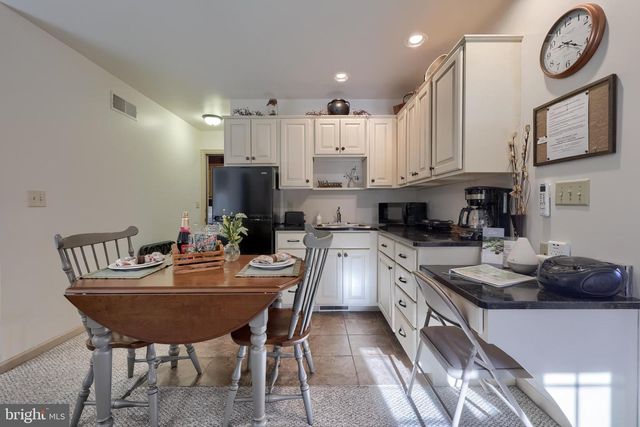 1624 SPRINGVILLE RD, New Holland, PA 17557