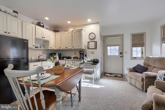 1624 SPRINGVILLE RD, New Holland, PA 17557