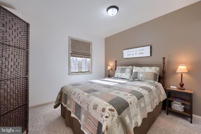 1624 SPRINGVILLE RD, New Holland, PA 17557