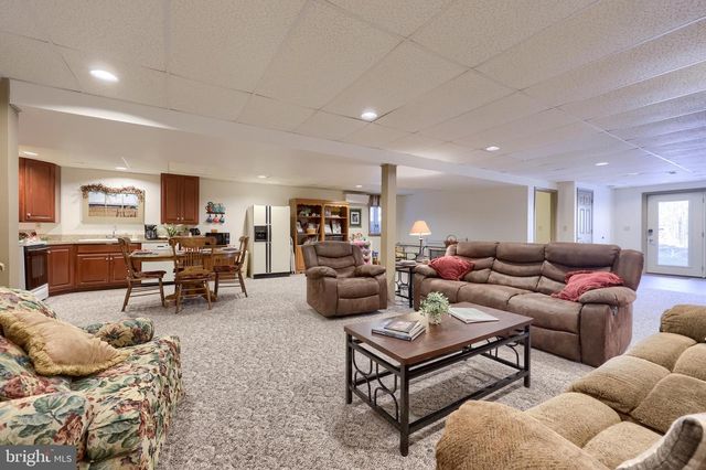 1624 SPRINGVILLE RD, New Holland, PA 17557
