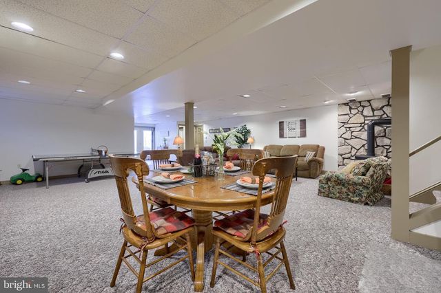 1624 SPRINGVILLE RD, New Holland, PA 17557