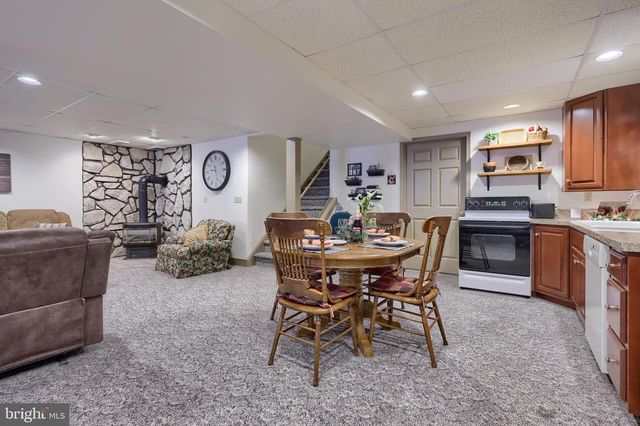 1624 SPRINGVILLE RD, New Holland, PA 17557