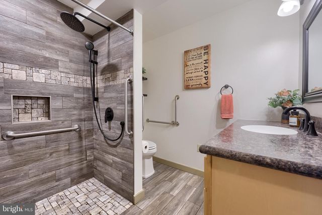 1624 SPRINGVILLE RD, New Holland, PA 17557