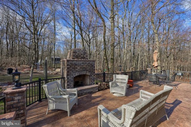 1624 SPRINGVILLE RD, New Holland, PA 17557