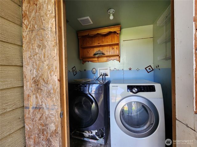 111 Cedar Avenue S, Eatonville, WA 98321