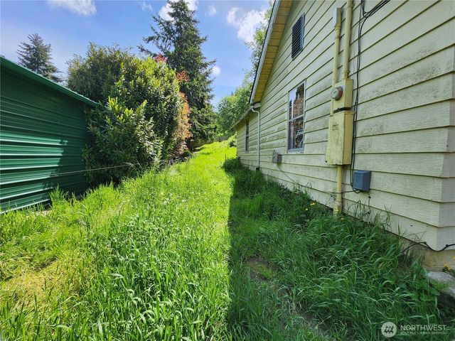 111 Cedar Avenue S, Eatonville, WA 98321