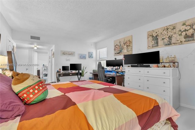 491 Ives Dairy Road 202-5, Miami, FL 33179