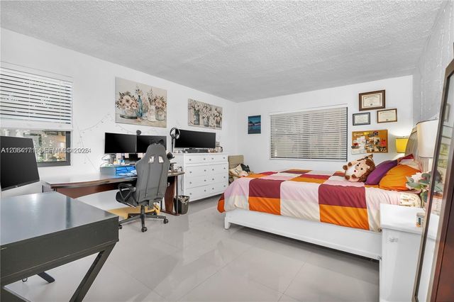 491 Ives Dairy Road 202-5, Miami, FL 33179