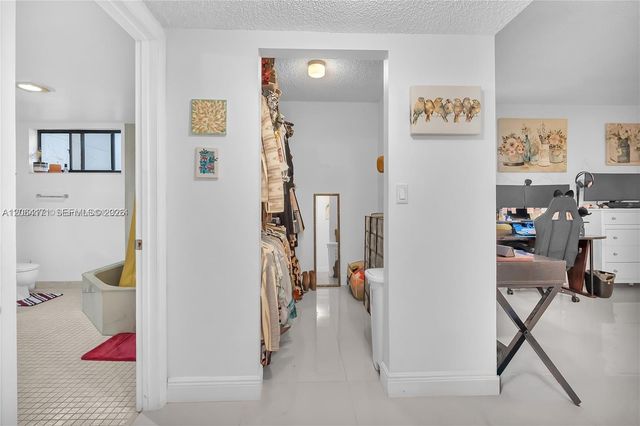 491 Ives Dairy Road 202-5, Miami, FL 33179