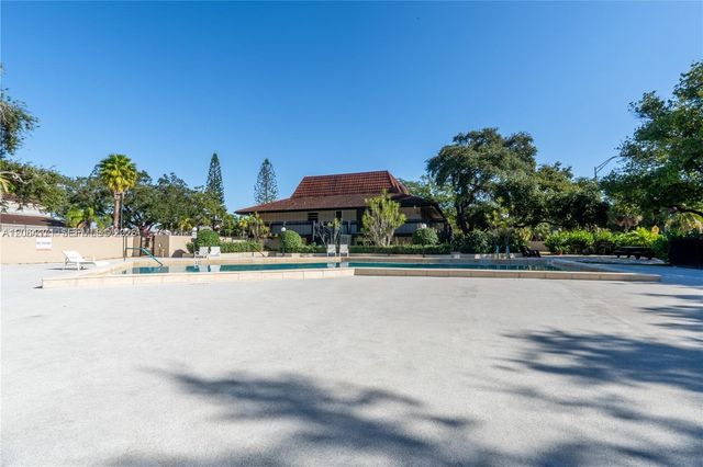 491 Ives Dairy Road 202-5, Miami, FL 33179