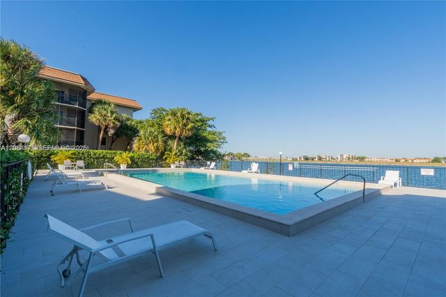 491 Ives Dairy Road 202-5, Miami, FL 33179