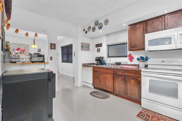 491 Ives Dairy Road 202-5, Miami, FL 33179