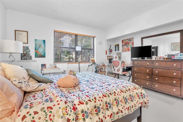491 Ives Dairy Road 202-5, Miami, FL 33179