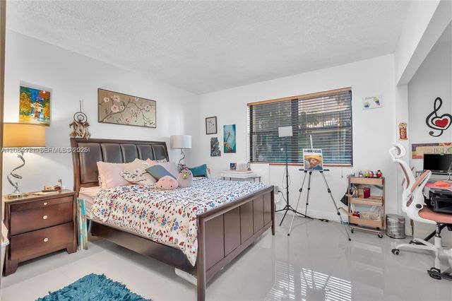 491 Ives Dairy Road 202-5, Miami, FL 33179