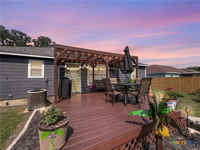 701 Clark Street, Gonzales, TX 78629