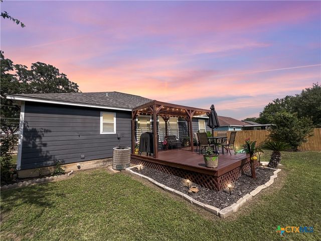 701 Clark Street, Gonzales, TX 78629