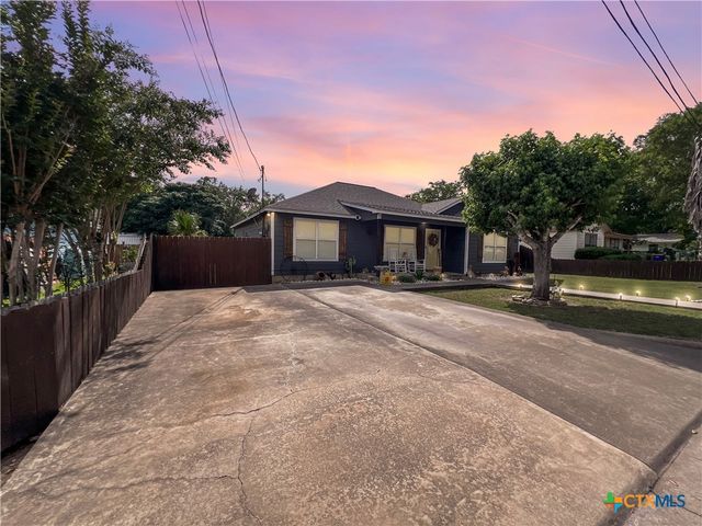 701 Clark Street, Gonzales, TX 78629