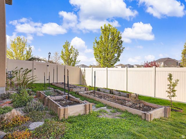 35 E WATER LN, Vineyard, UT 84059