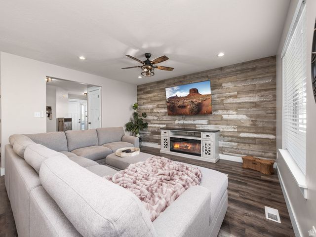 35 E WATER LN, Vineyard, UT 84059