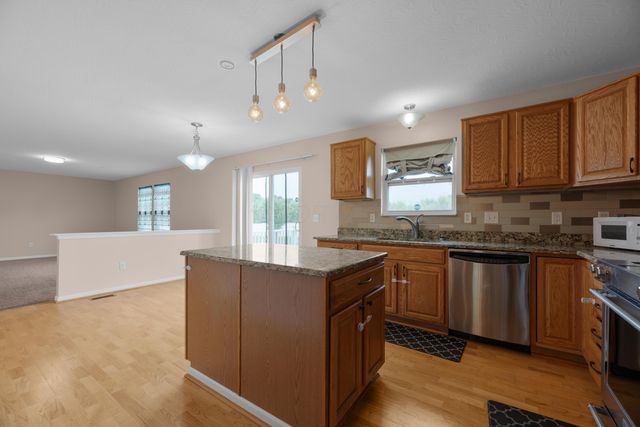 8101 Orange Station Loop, Lewis Center, OH 43035