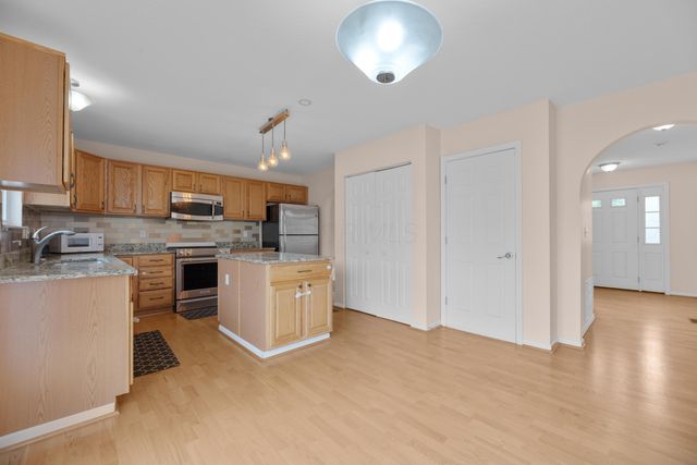 8101 Orange Station Loop, Lewis Center, OH 43035