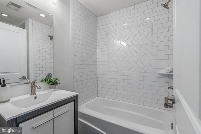 1213 PETERS ST, Philadelphia, PA 19147