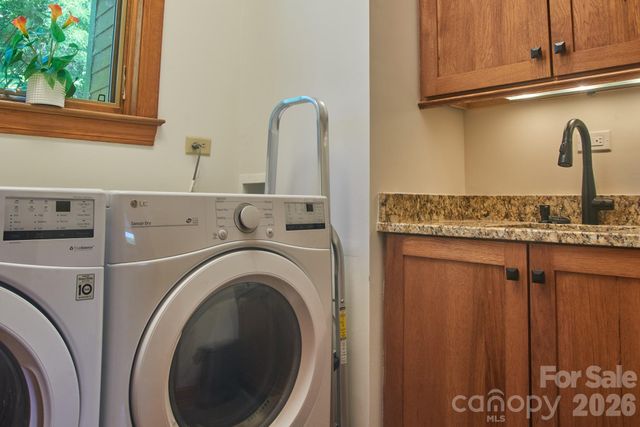 427 Spring Rock Road, Burnsville, NC 28714
