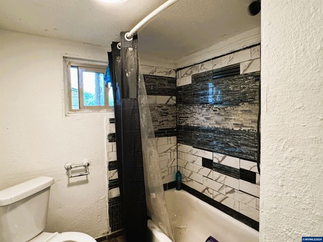 1547 Oak St SE, Salem, OR 97301