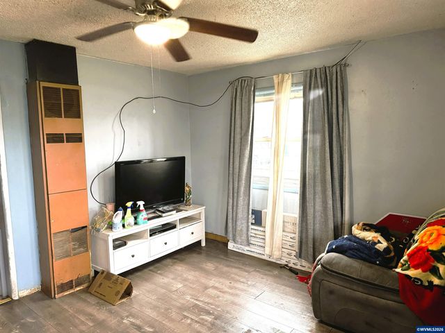 1547 Oak St SE, Salem, OR 97301