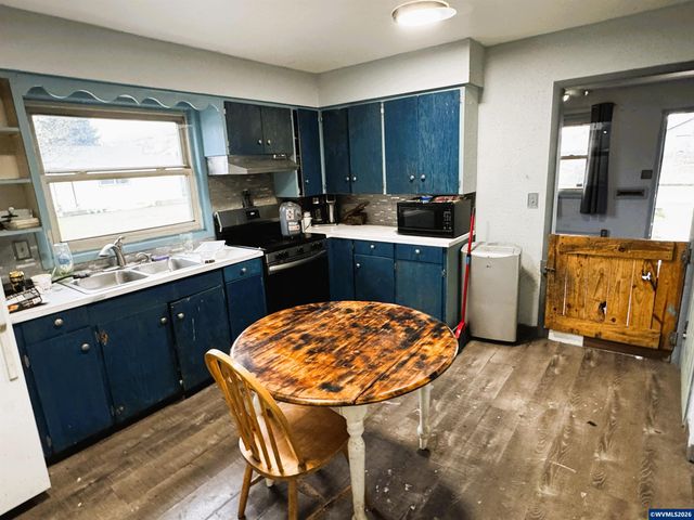 1547 Oak St SE, Salem, OR 97301