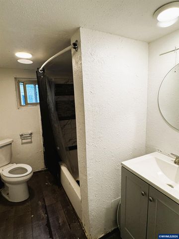 1547 Oak St SE, Salem, OR 97301