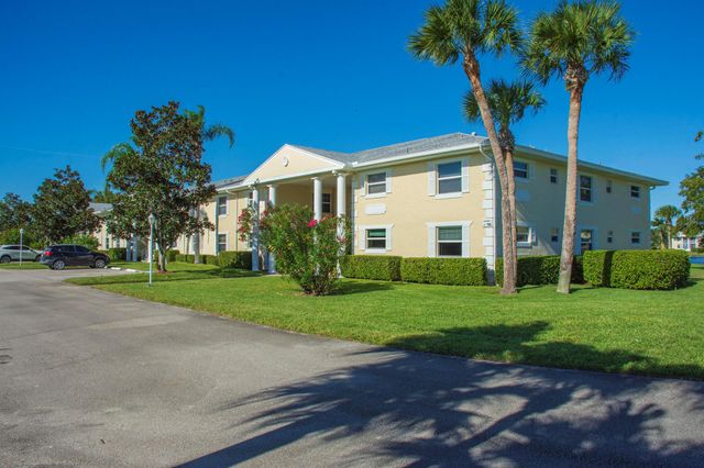 466 Grove Isle Circle #466, Vero Beach, FL 32962