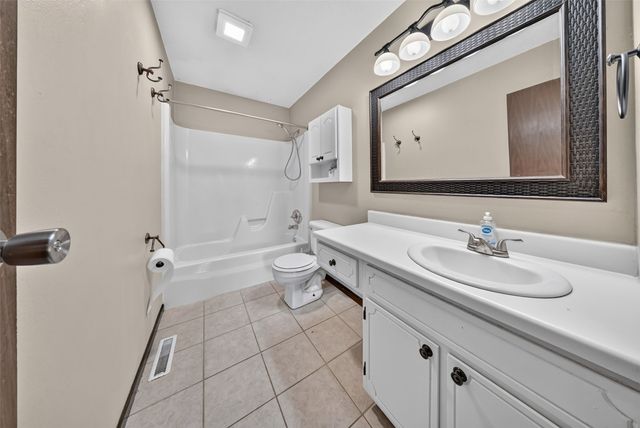 3904 Pine Wood Drive NE, Cedar Rapids, IA 52402