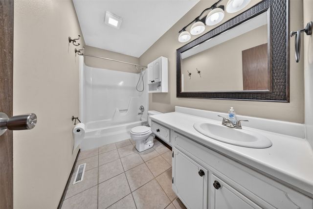 3904 Pine Wood Drive NE, Cedar Rapids, IA 52402