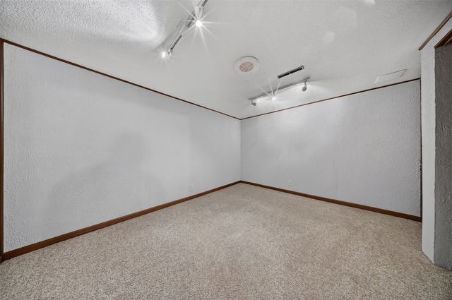 3904 Pine Wood Drive NE, Cedar Rapids, IA 52402
