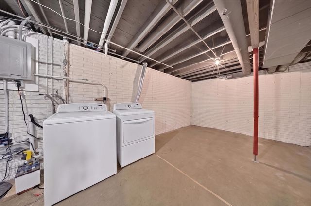 3904 Pine Wood Drive NE, Cedar Rapids, IA 52402