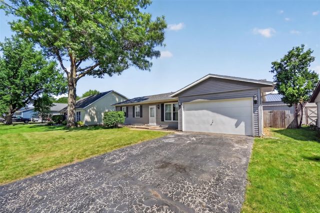 3904 Pine Wood Drive NE, Cedar Rapids, IA 52402