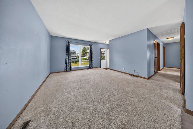 3904 Pine Wood Drive NE, Cedar Rapids, IA 52402