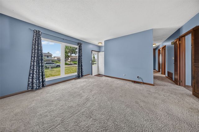 3904 Pine Wood Drive NE, Cedar Rapids, IA 52402