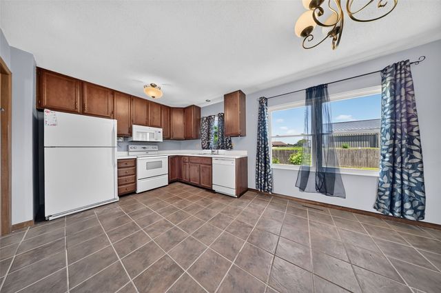 3904 Pine Wood Drive NE, Cedar Rapids, IA 52402