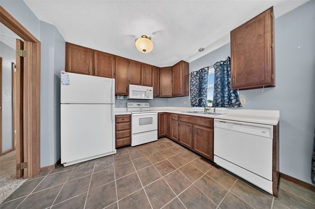 3904 Pine Wood Drive NE, Cedar Rapids, IA 52402
